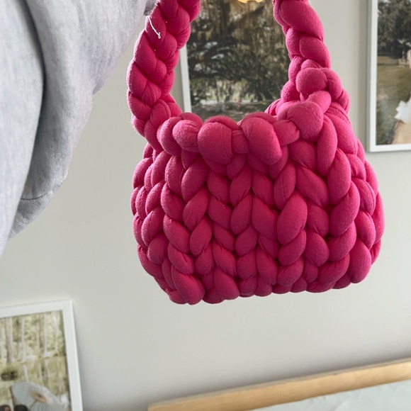 Hot pink handmade chunky knit bag - Picture 2 of 5
